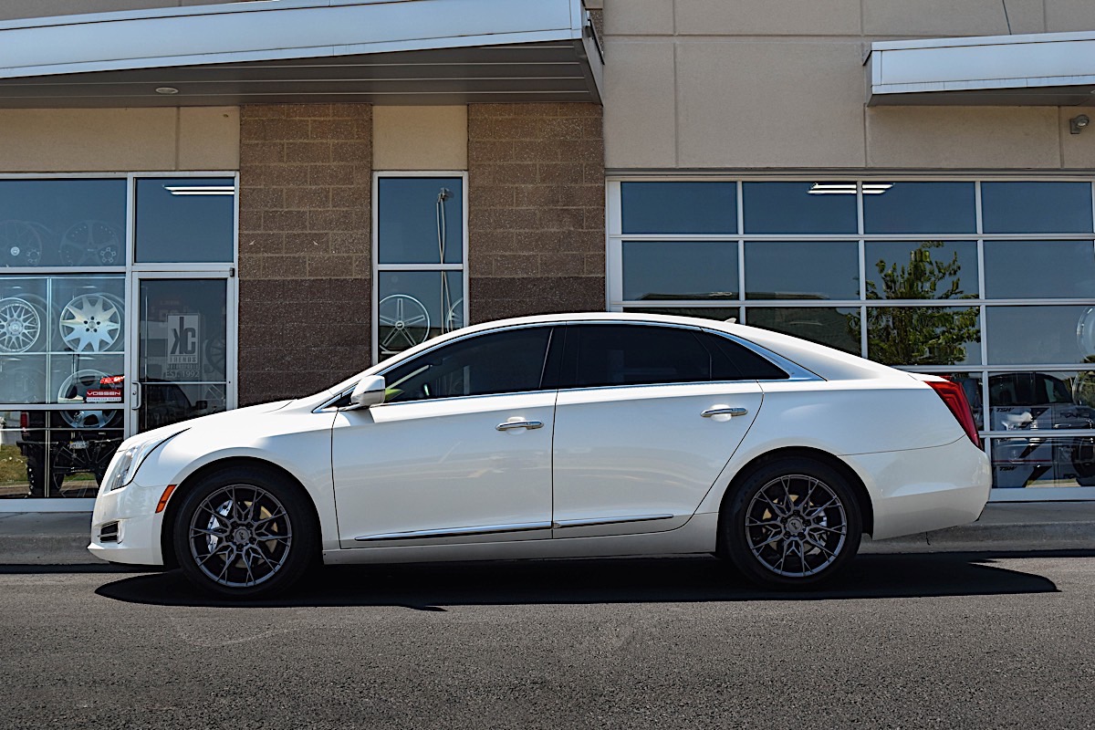 Cadillac XTS with Niche Sport Series Staccato - M183